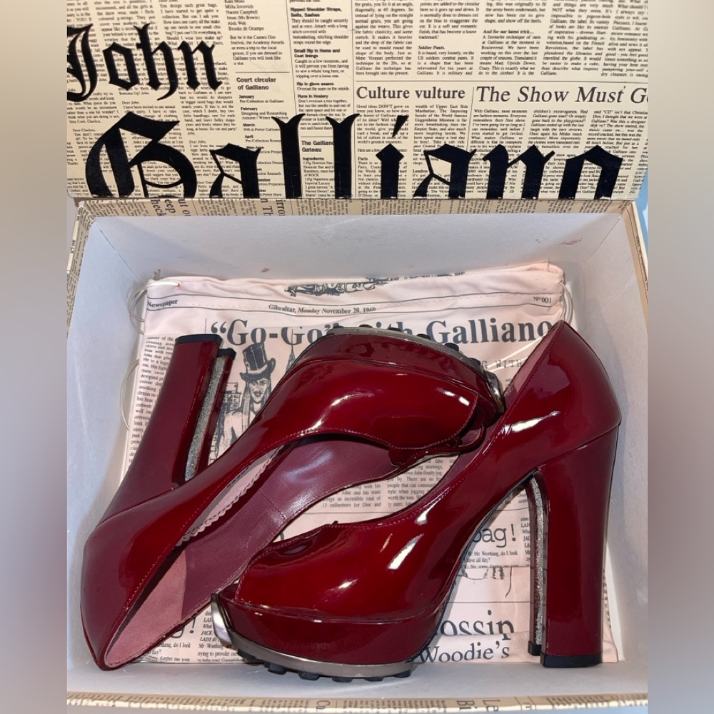 "Lucky Horseshoe" platform ruby wine pump by John Galliano, size 37